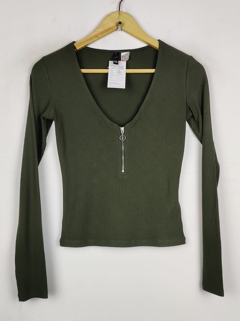 Buy online pre-used pre-loved 100% authentic & Original branded H&M (CT-4996) available in Pakistan. Top international brands avilable.