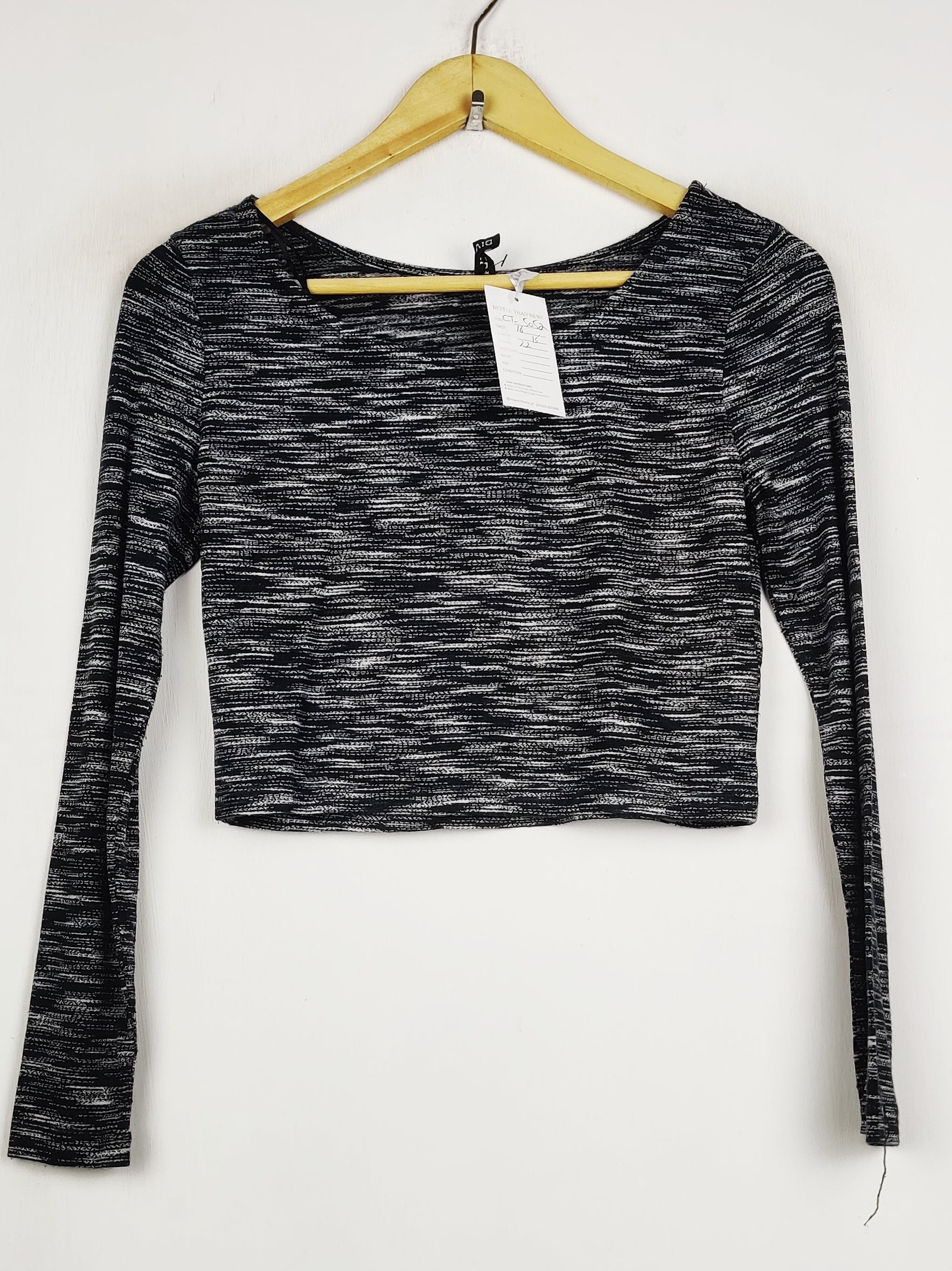 Buy online pre-used pre-loved 100% authentic & Original branded H&M (CT-5052) available in Pakistan. Top international brands avilable.