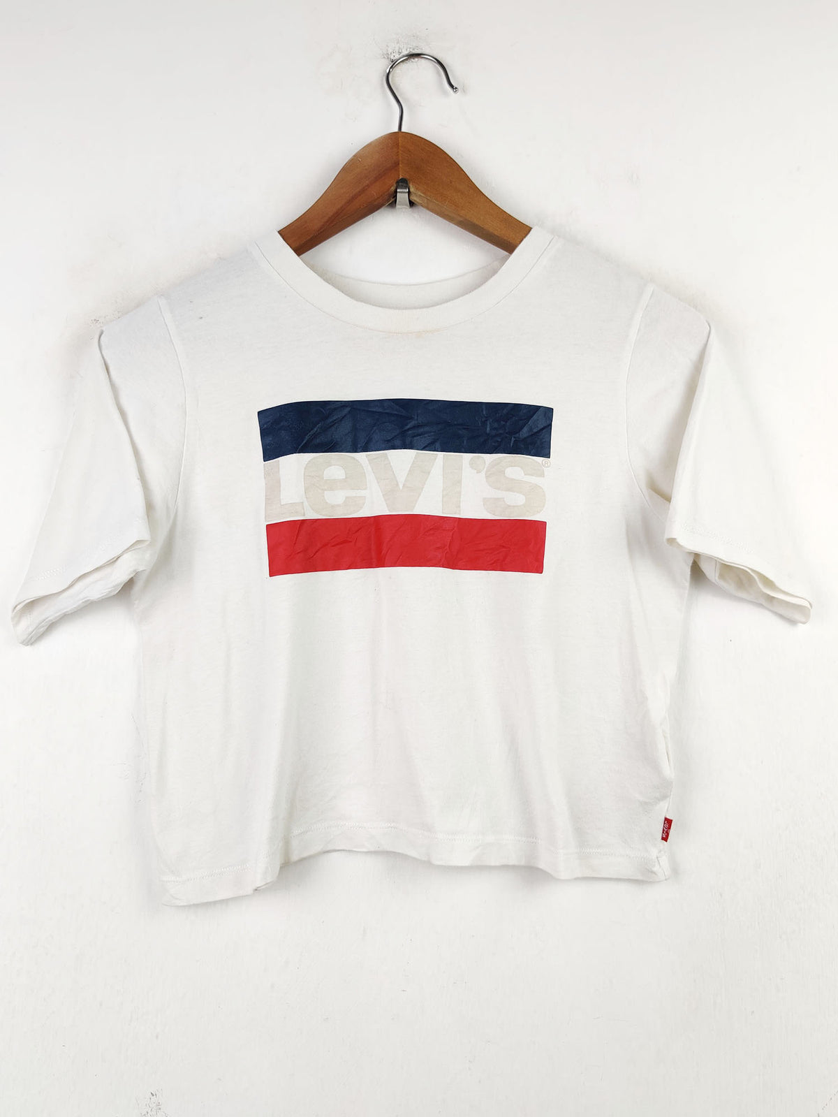 Buy online pre-used pre-loved 100% authentic & Original branded Levis (CT-853) available in Pakistan. Top international brands avilable.
