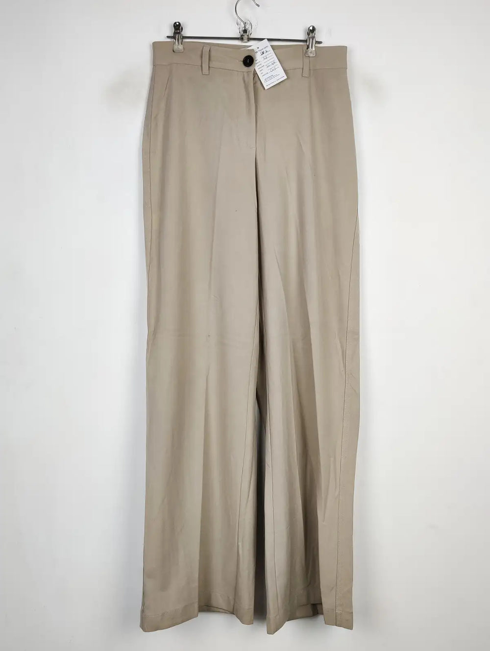 Buy online pre-used pre-loved 100% authentic & Original branded Bershka (DP-06) available in Pakistan. Top international brands avilable.