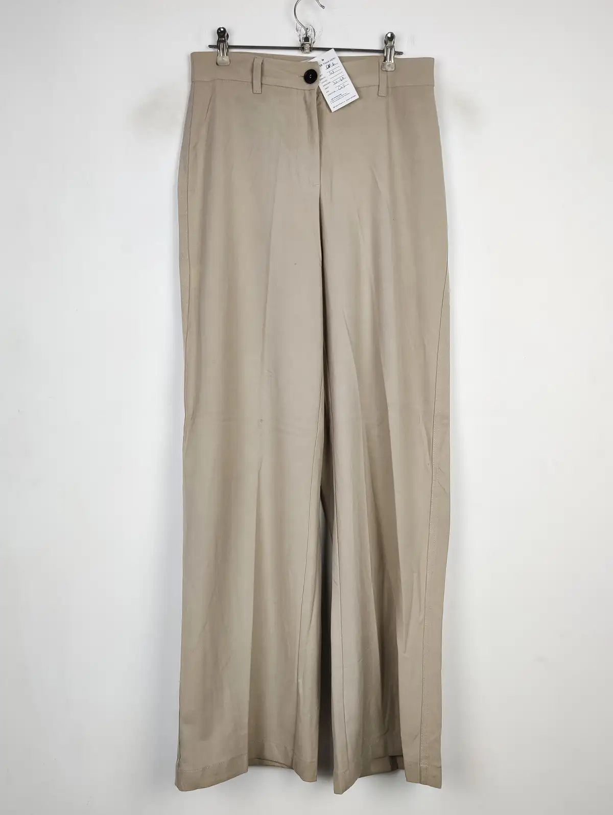 Buy online pre-used pre-loved 100% authentic & Original branded Bershka (DP-06) available in Pakistan. Top international brands avilable.