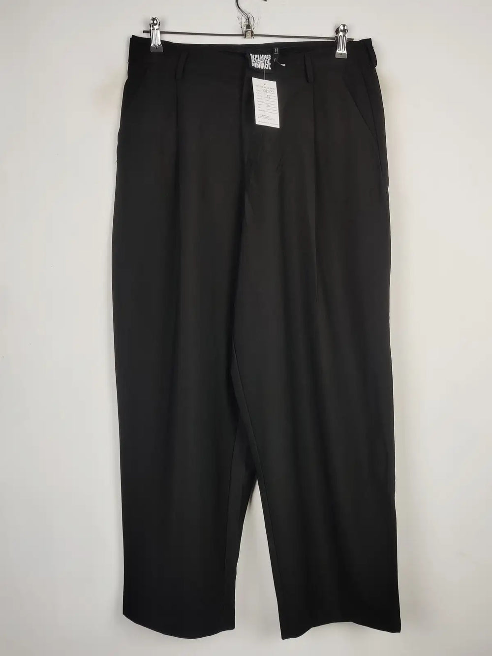 Buy online pre-used pre-loved 100% authentic & Original branded Reclaimed Vintage (DP-100) available in Pakistan. Top international brands avilable.