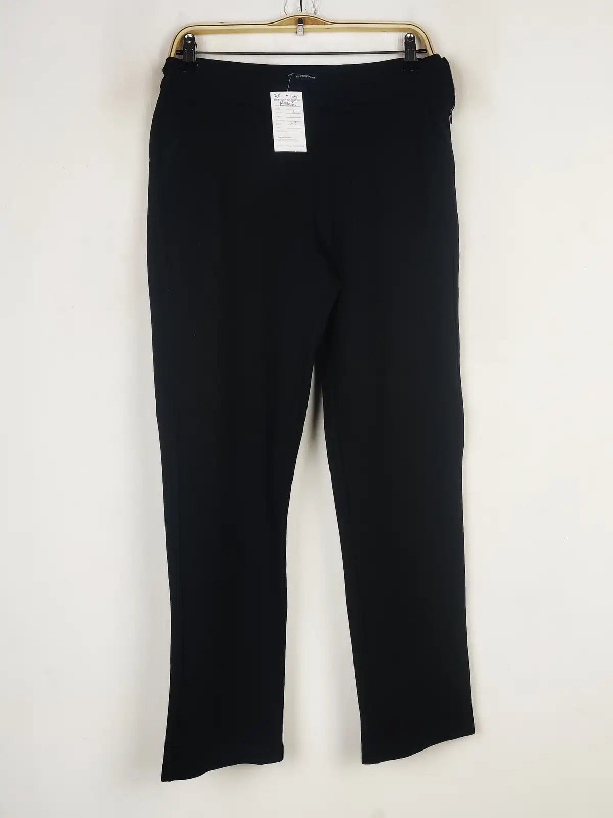 Buy online pre-used pre-loved 100% authentic & Original branded Greenpoint (DP-1051) available in Pakistan. Top international brands avilable.
