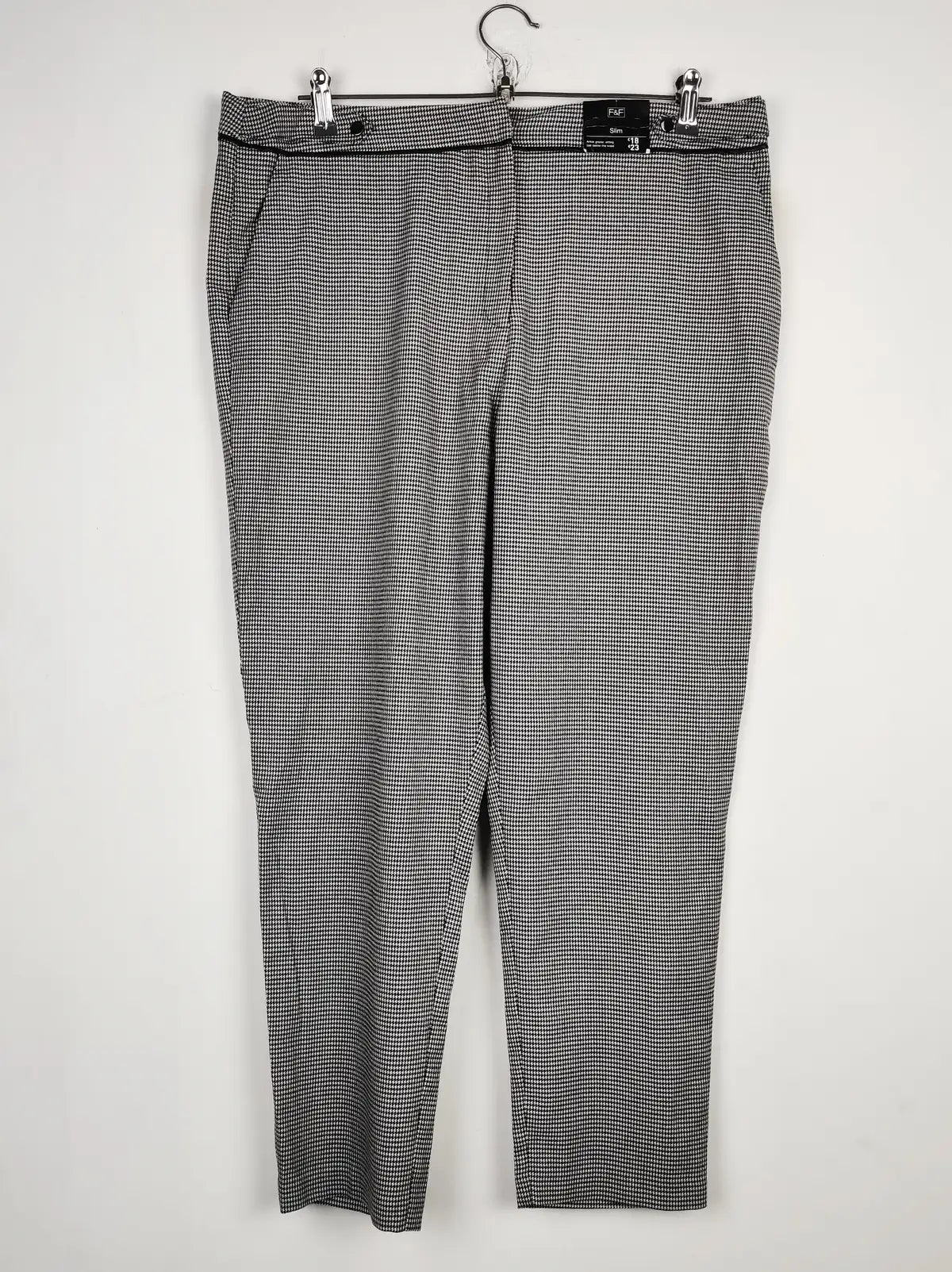 Buy online pre-used pre-loved 100% authentic & Original branded F&F (DP-115) available in Pakistan. Top international brands avilable.