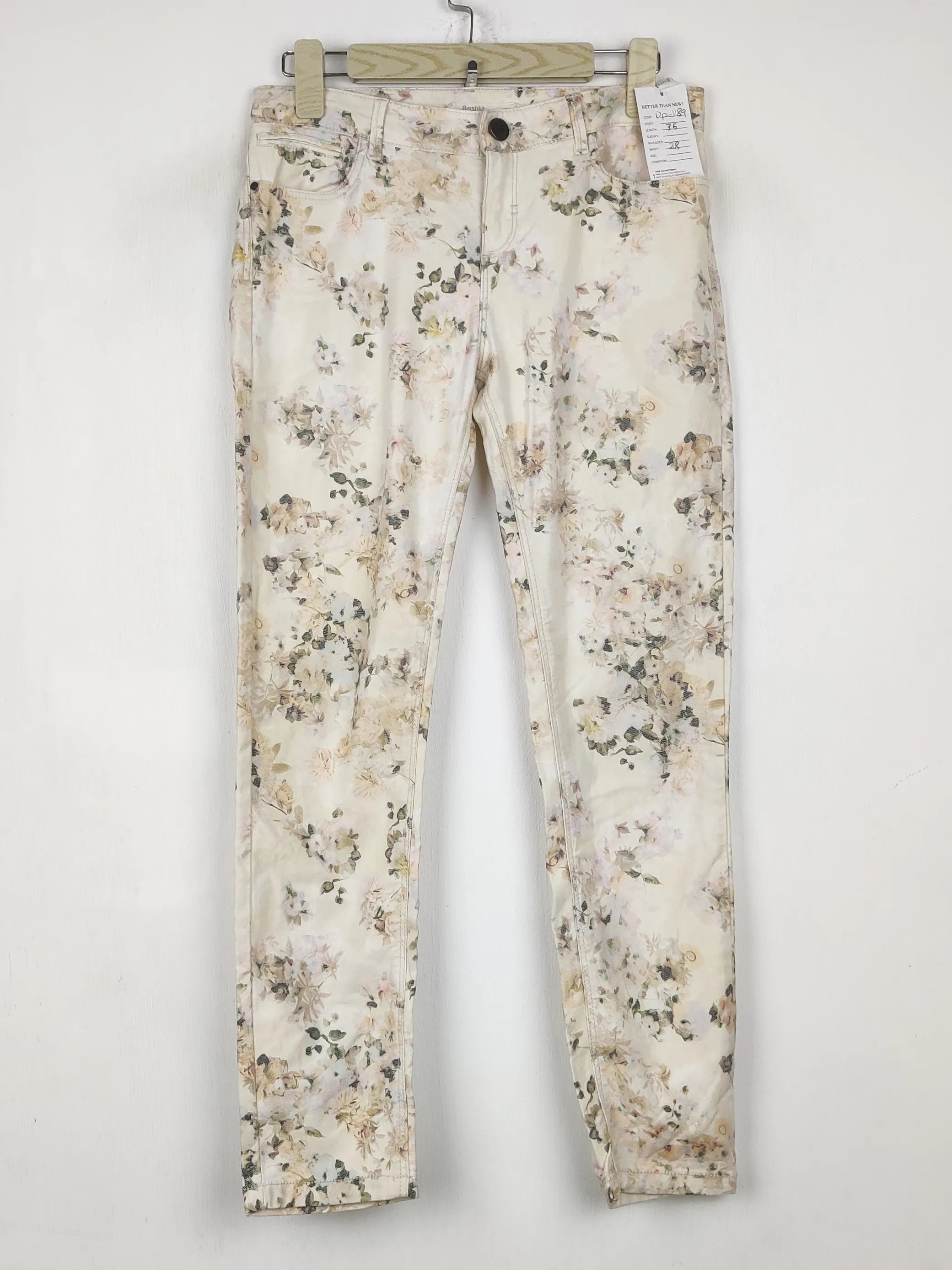 Buy online pre-used pre-loved 100% authentic & Original branded Bershka (DP-1189) available in Pakistan. Top international brands avilable.