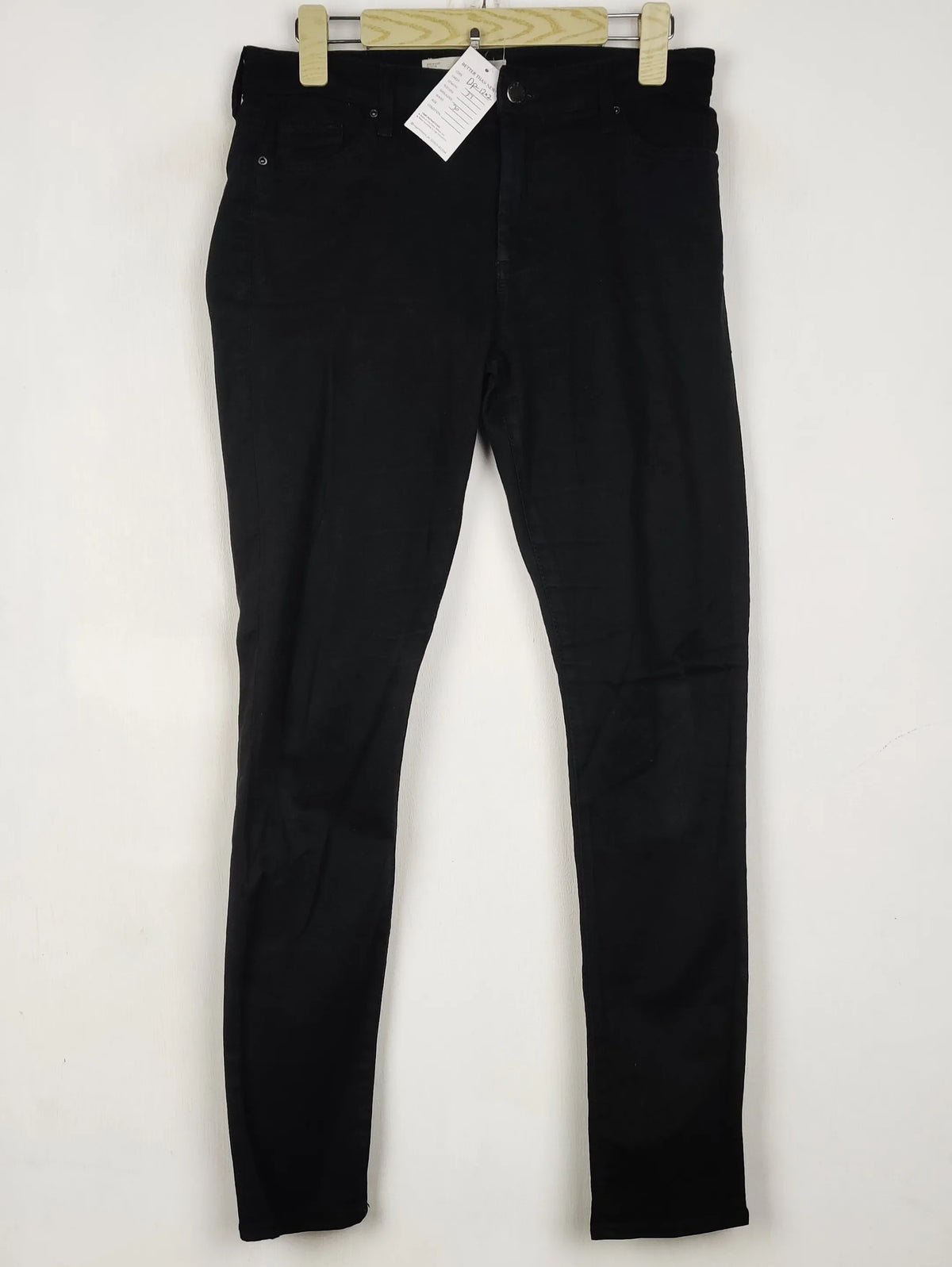 Buy online pre-used pre-loved 100% authentic & Original branded Leigh (DP-1202) available in Pakistan. Top international brands avilable.