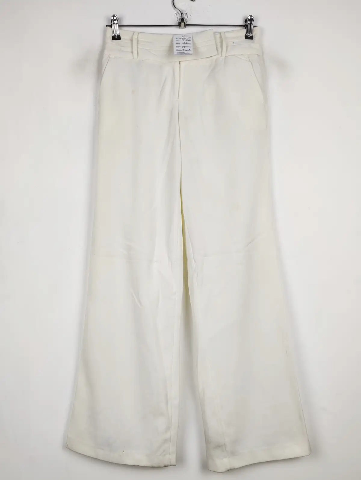 Buy online pre-used pre-loved 100% authentic & Original branded Atmosphere (DP-131) available in Pakistan. Top international brands avilable.