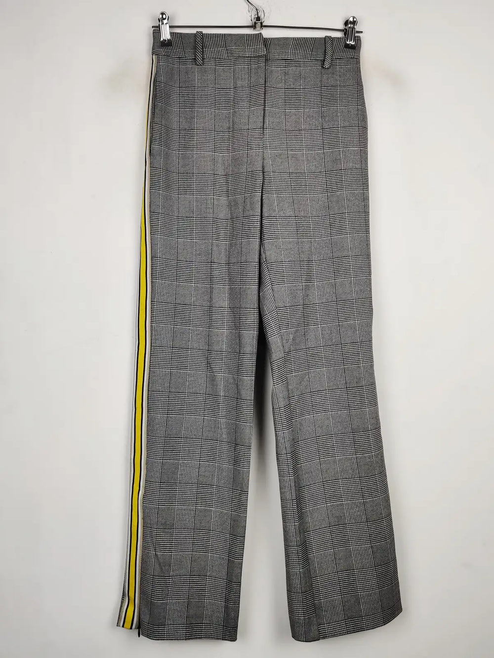 Buy online pre-used pre-loved 100% authentic & Original branded Topshop (DP-140) available in Pakistan. Top international brands avilable.