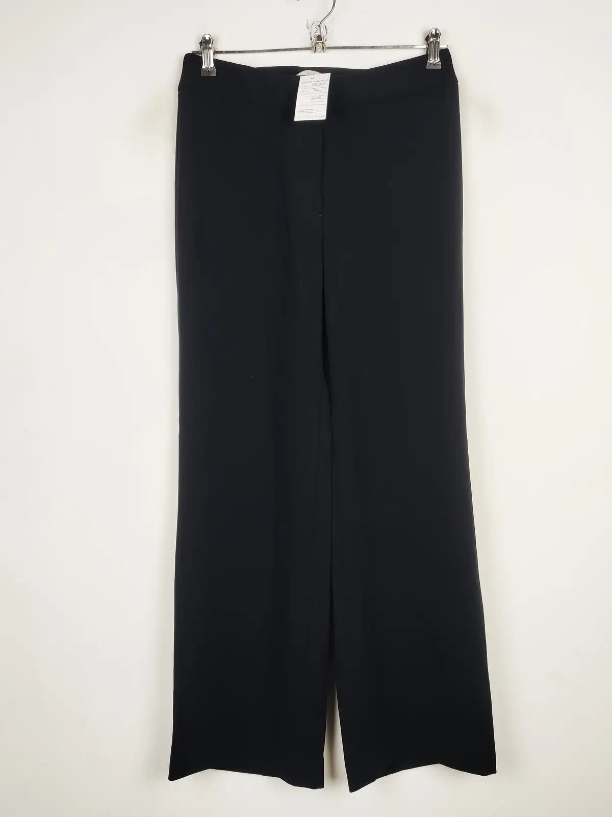 Buy online pre-used pre-loved 100% authentic & Original branded Hobbs (DP-162) available in Pakistan. Top international brands avilable.