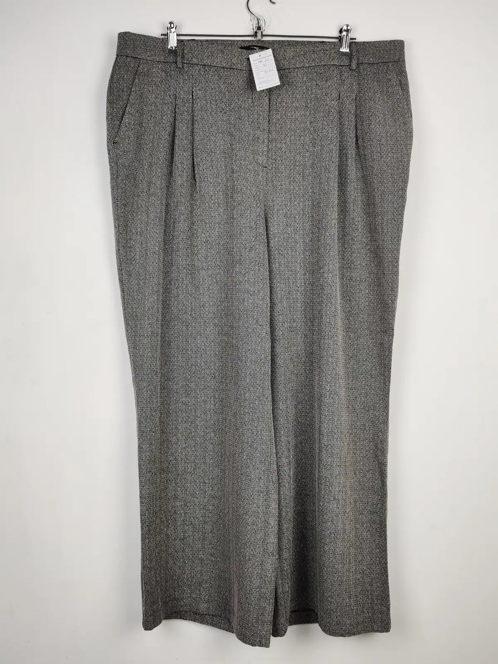 Buy online pre-used pre-loved 100% authentic & Original branded George (DP-21) available in Pakistan. Top international brands avilable.