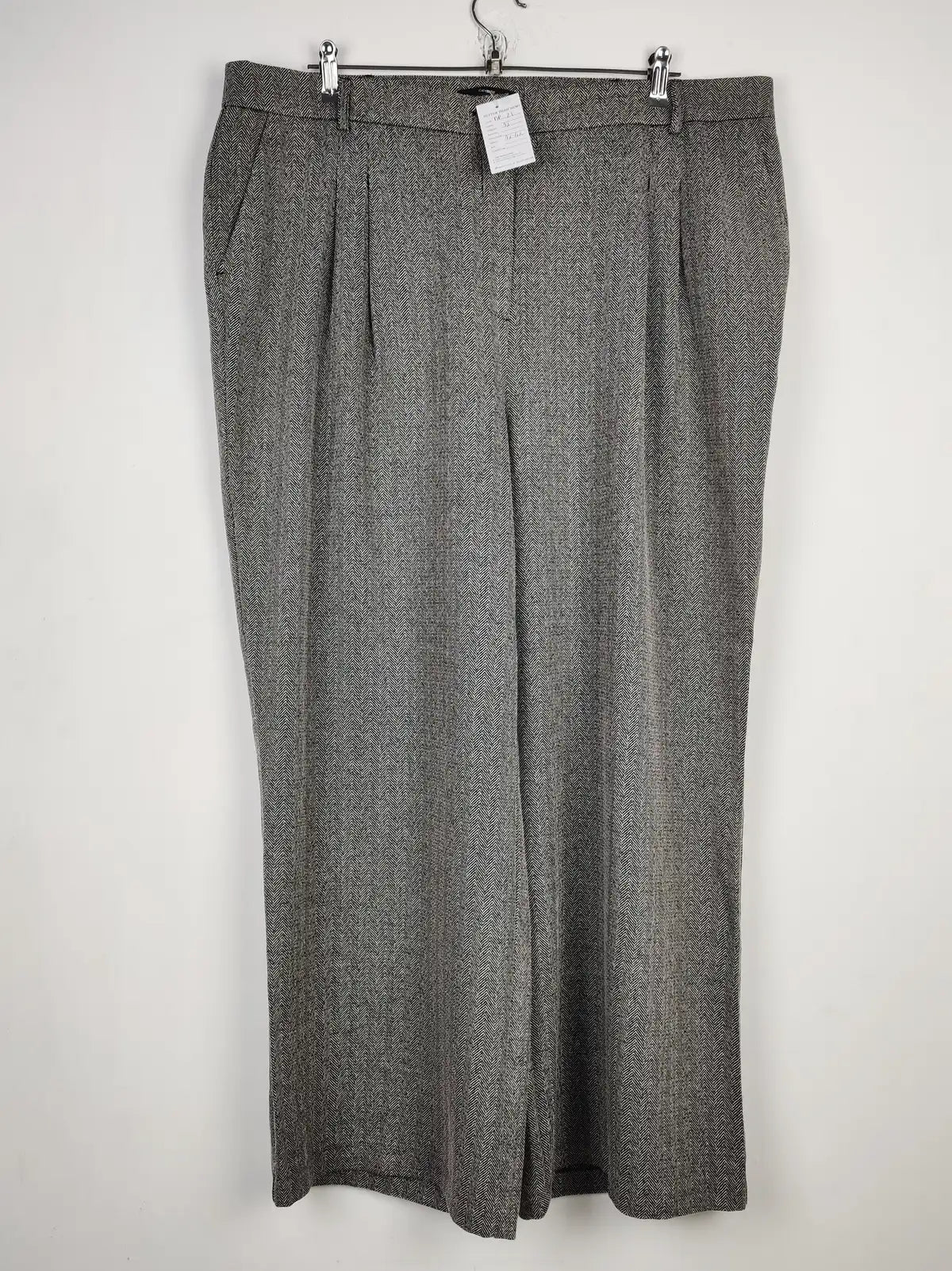 Buy online pre-used pre-loved 100% authentic & Original branded George (DP-21) available in Pakistan. Top international brands avilable.