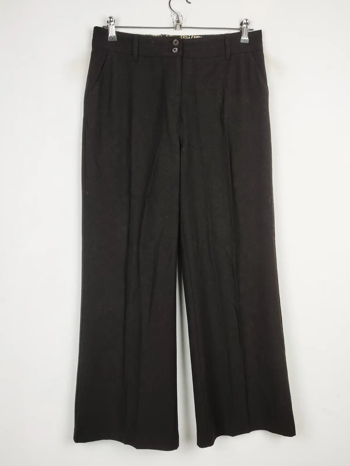 Buy online pre-used pre-loved 100% authentic & Original branded Unknown Brand (DP-59) available in Pakistan. Top international brands avilable.
