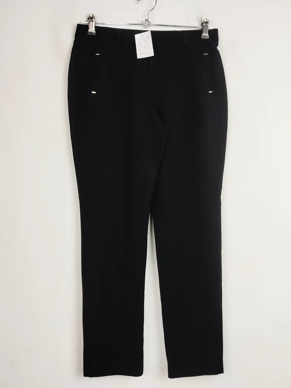 Buy online pre-used pre-loved 100% authentic & Original branded Wallis (DP-755) available in Pakistan. Top international brands avilable.