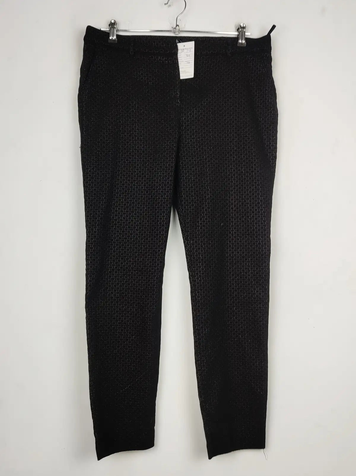 Buy online pre-used pre-loved 100% authentic & Original branded Wallis (DP-771) available in Pakistan. Top international brands avilable.