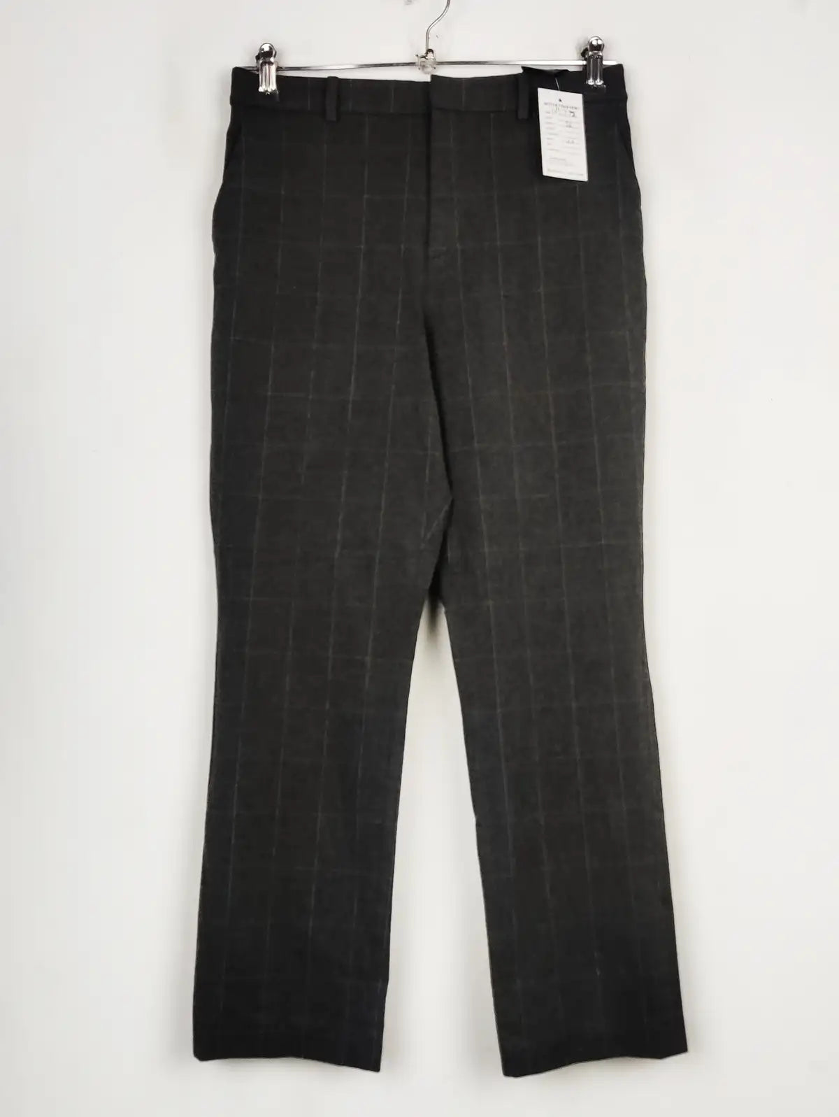 Buy online pre-used pre-loved 100% authentic & Original branded Uni Qlo (DP-772) available in Pakistan. Top international brands avilable.