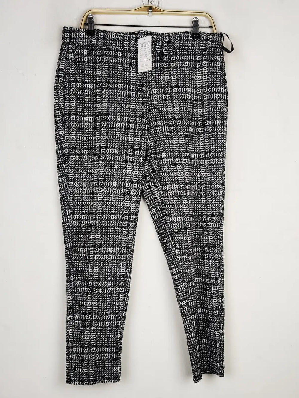 Buy online pre-used pre-loved 100% authentic & Original branded Dorothy Perkins (DP-849) available in Pakistan. Top international brands avilable.
