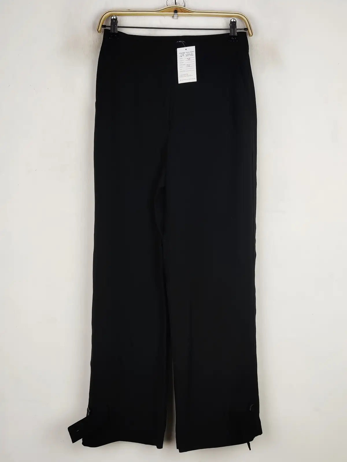 Buy online pre-used pre-loved 100% authentic & Original branded Karen Millen (DP-896) available in Pakistan. Top international brands avilable.