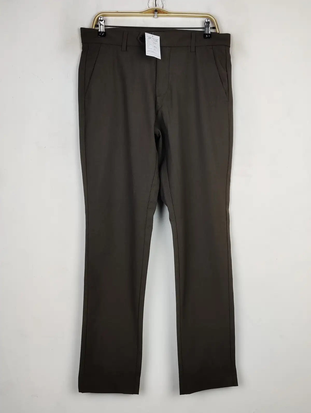 Buy online pre-used pre-loved 100% authentic & Original branded Jack & Jones (DP-938) available in Pakistan. Top international brands avilable.