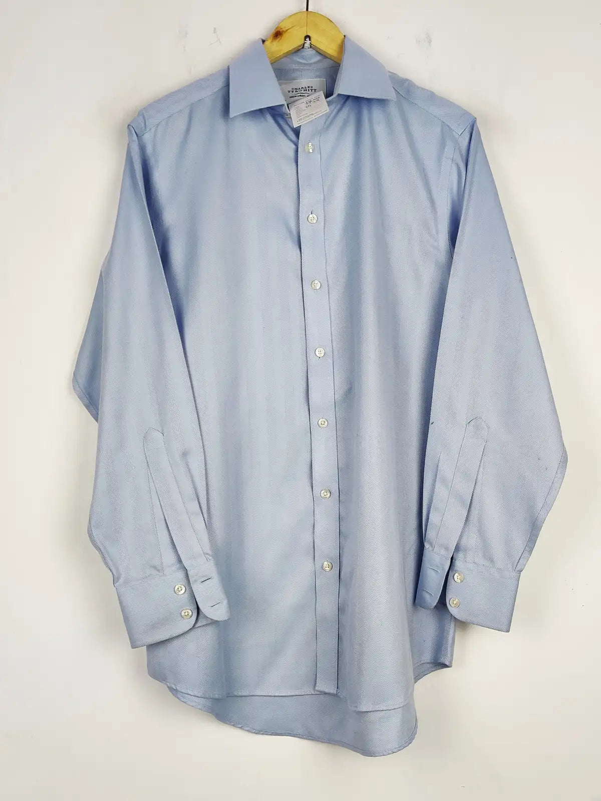 Buy online pre-used pre-loved 100% authentic & Original branded Charles Tyrwhitt (DS-1035) available in Pakistan. Top international brands avilable.