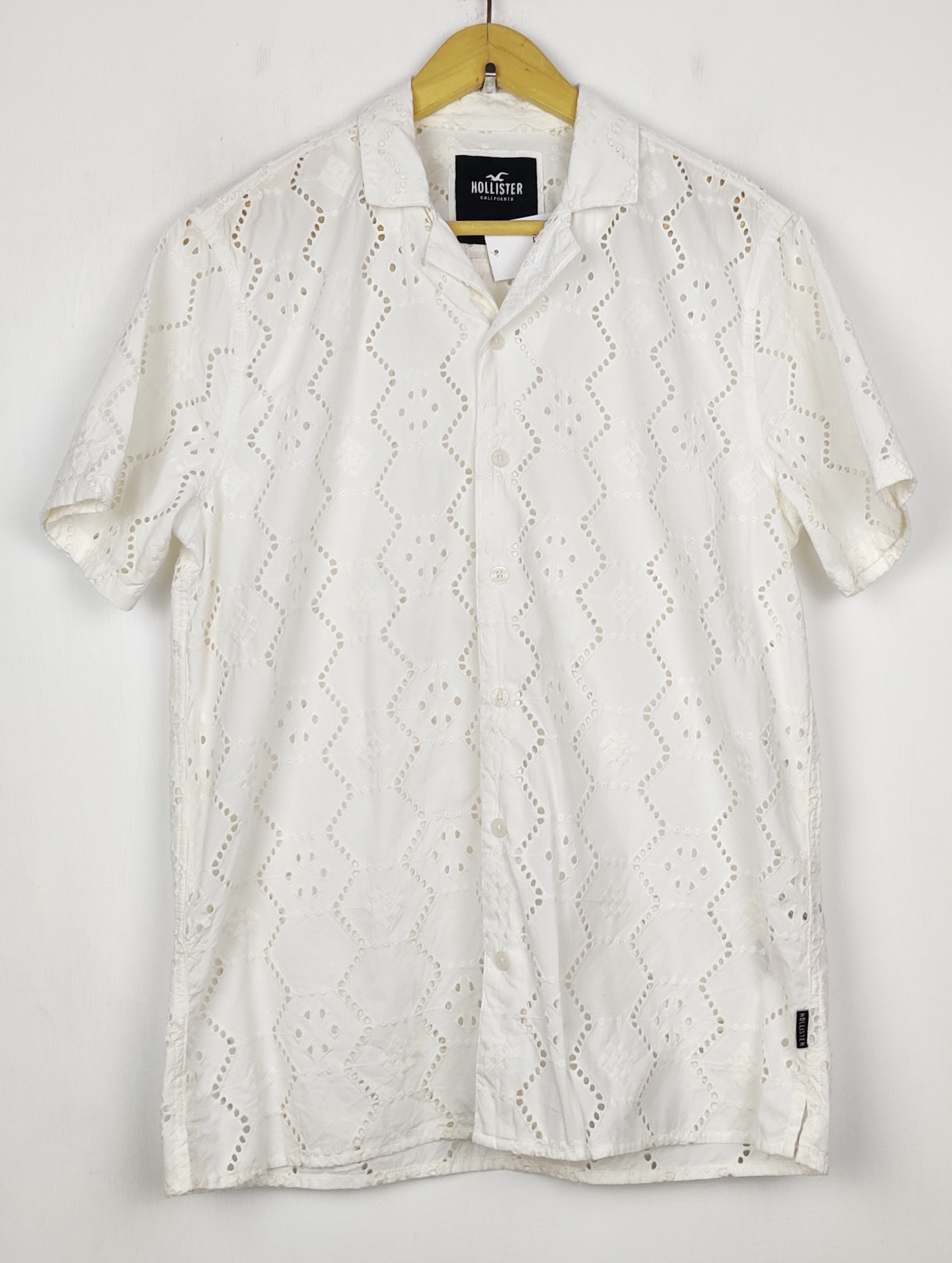 Buy online pre-used pre-loved 100% authentic & Original branded Hollister (DS-1285) available in Pakistan. Top international brands avilable.