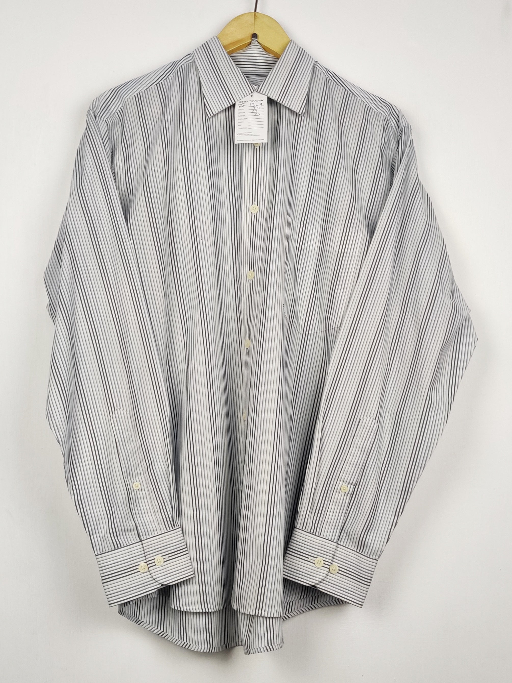Buy online pre-used pre-loved 100% authentic & Original branded Van Heusen (DS-1309) available in Pakistan. Top international brands avilable.