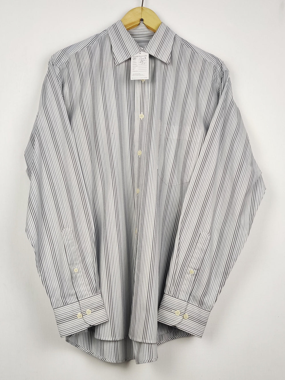 Buy online pre-used pre-loved 100% authentic & Original branded Van Heusen (DS-1309) available in Pakistan. Top international brands avilable.