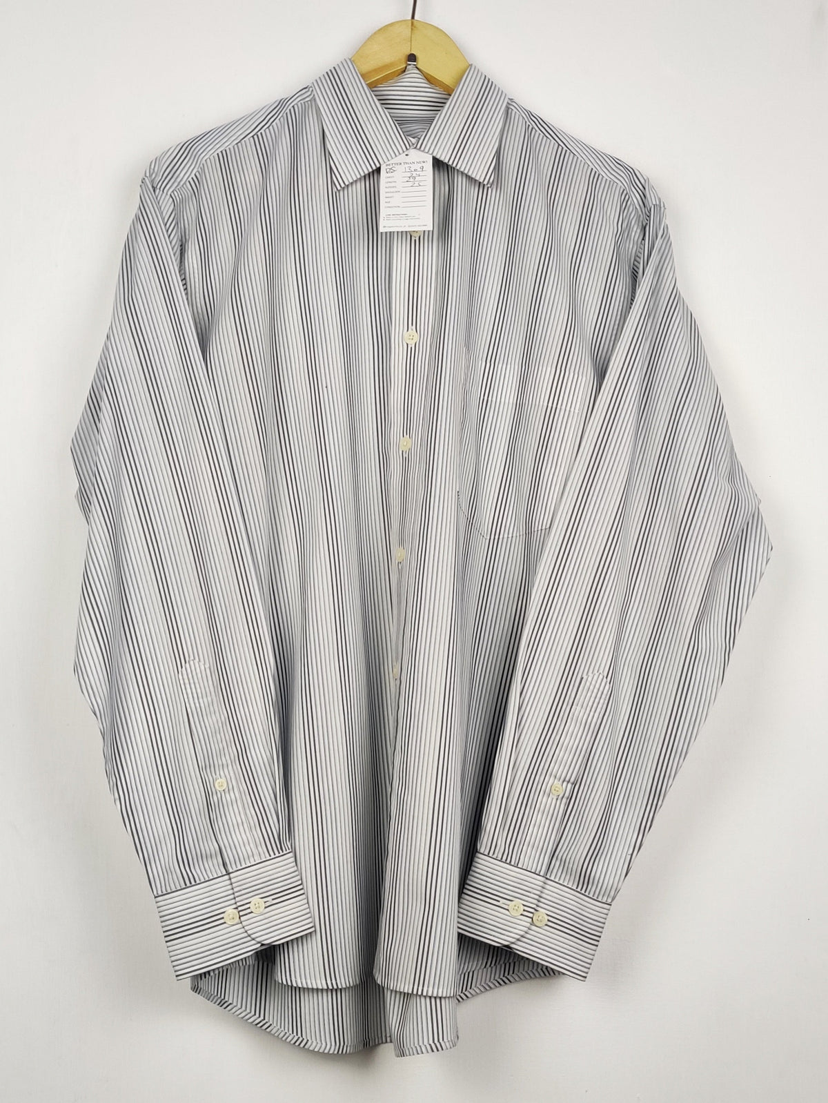 Buy online pre-used pre-loved 100% authentic & Original branded Van Heusen (DS-1309) available in Pakistan. Top international brands avilable.