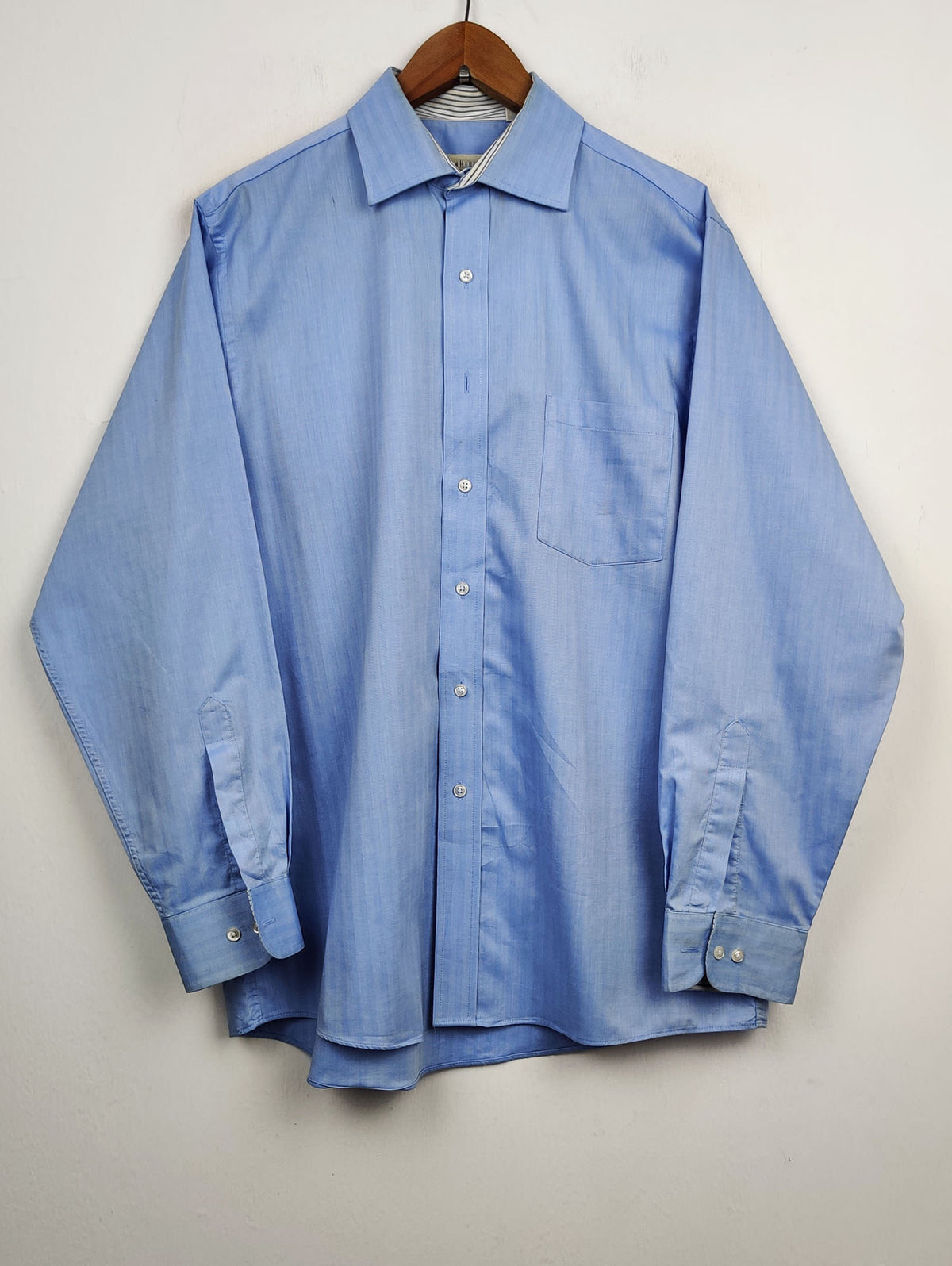 Buy online pre-used pre-loved 100% authentic & Original branded Van Heusen (DS-457) available in Pakistan. Top international brands avilable.