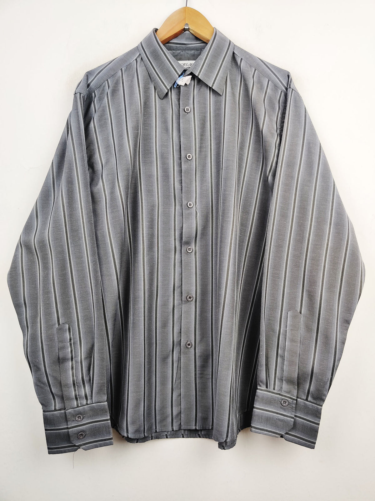 Buy online pre-used pre-loved 100% authentic & Original branded Giorgio (DS-725) available in Pakistan. Top international brands avilable.