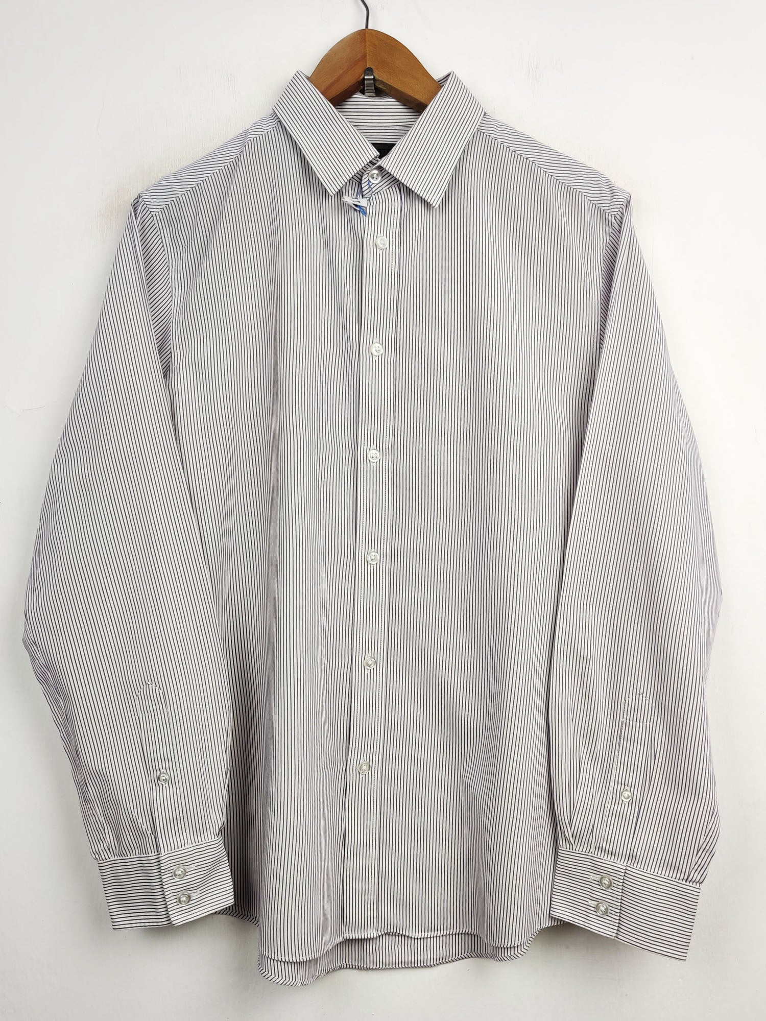 Buy online pre-used pre-loved 100% authentic & Original branded Burton (DS-738) available in Pakistan. Top international brands avilable.