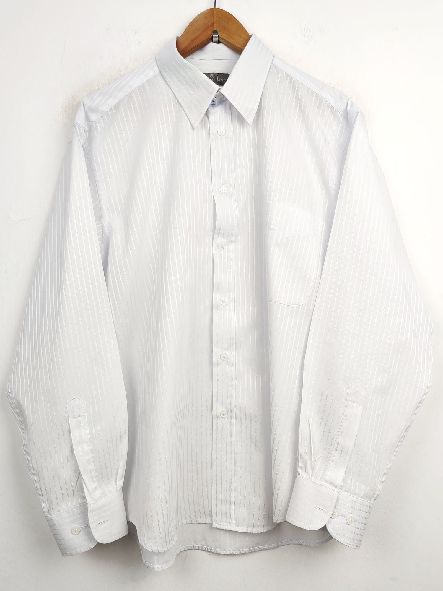 Buy online pre-used pre-loved 100% authentic & Original branded Essentials (DS-770) available in Pakistan. Top international brands avilable.