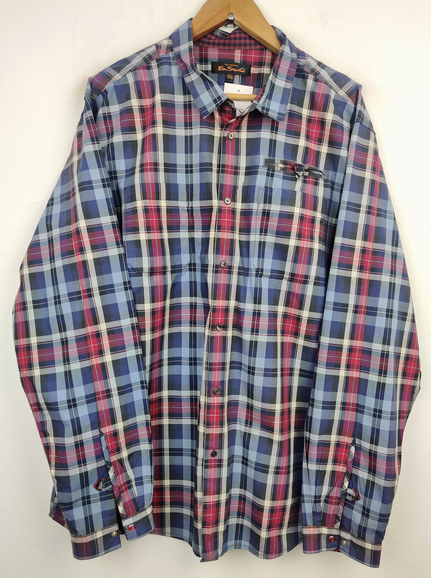 Buy online pre-used pre-loved 100% authentic & Original branded Ben Sherman (DS-802) available in Pakistan. Top international brands avilable.