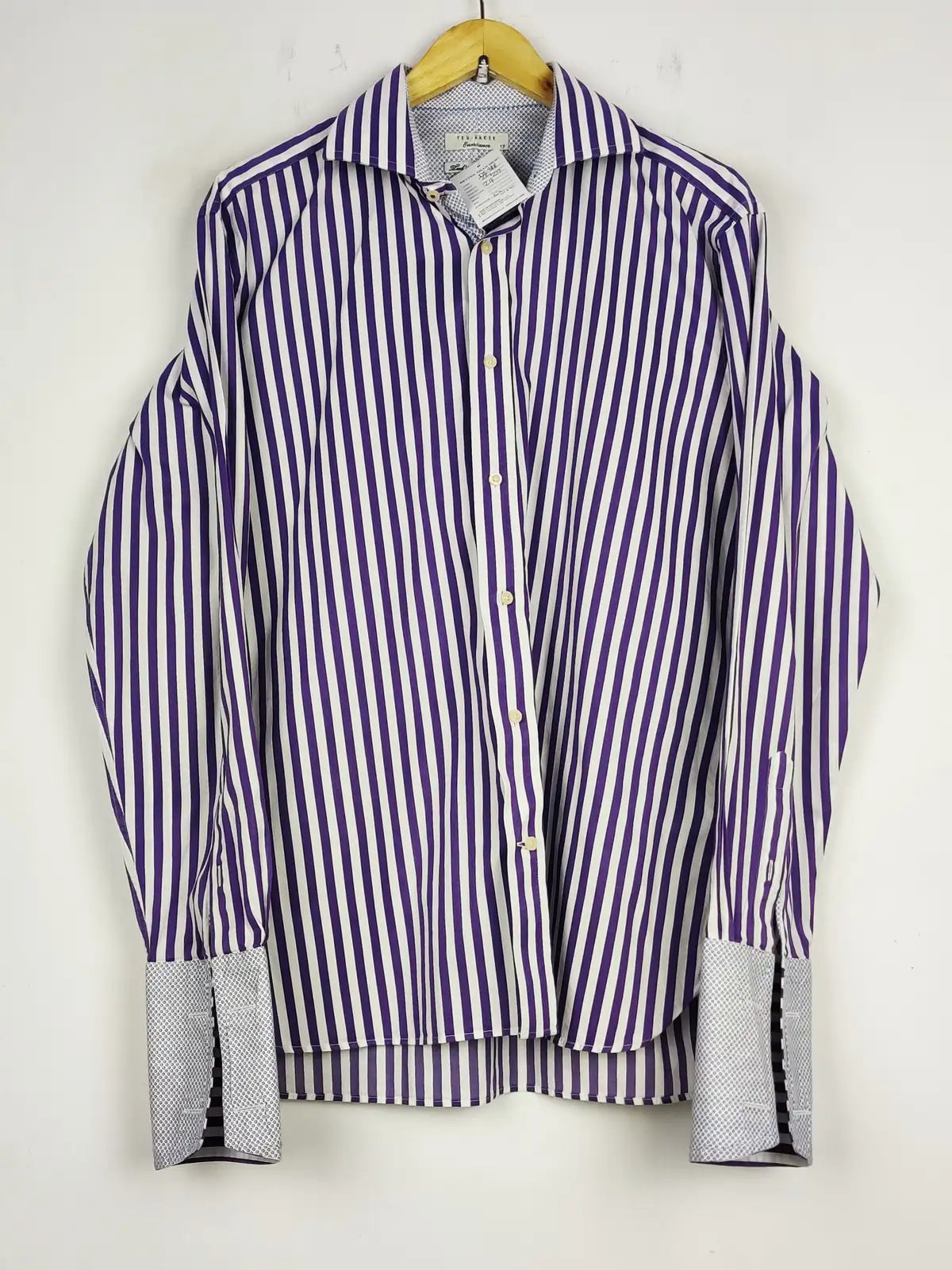 Buy online pre-used pre-loved 100% authentic & Original branded Tedbaker (DS-988) available in Pakistan. Top international brands avilable.