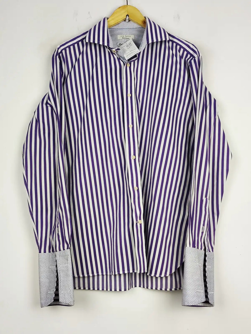 Buy online pre-used pre-loved 100% authentic & Original branded Tedbaker (DS-988) available in Pakistan. Top international brands avilable.