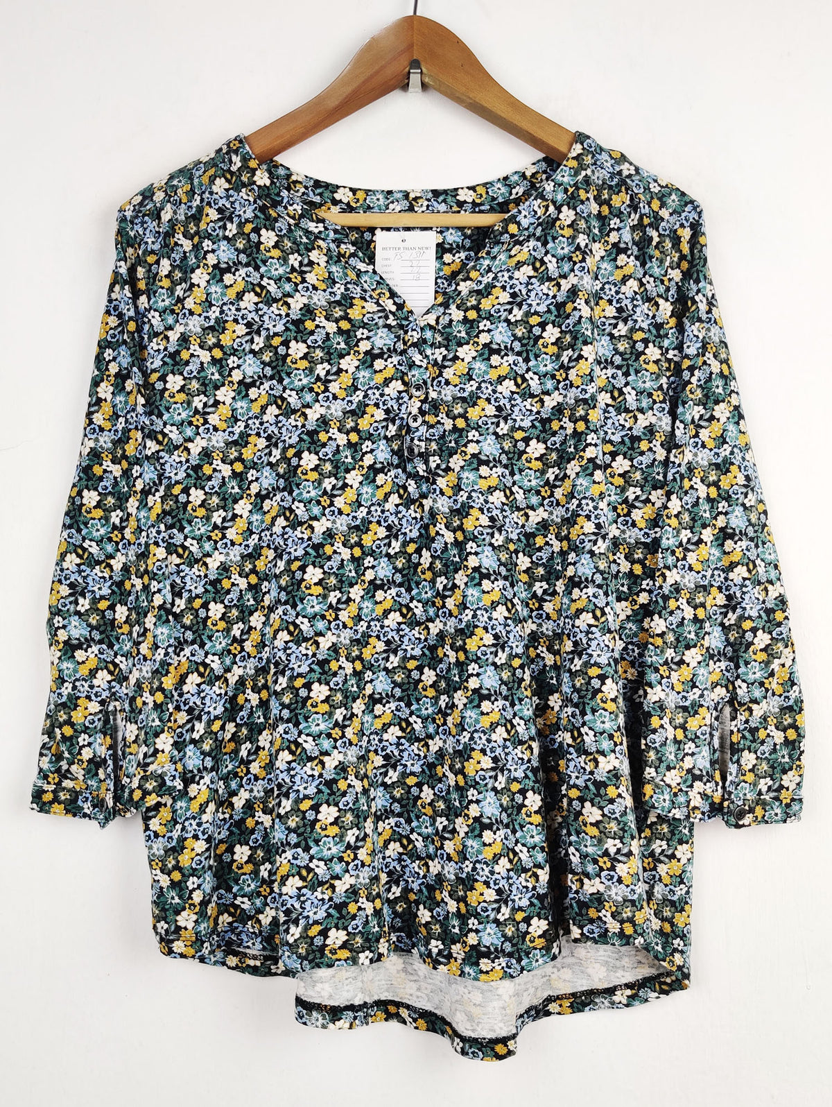 Buy online pre-used pre-loved 100% authentic & Original branded Unknown Brand (FS-1311) available in Pakistan. Top international brands avilable.