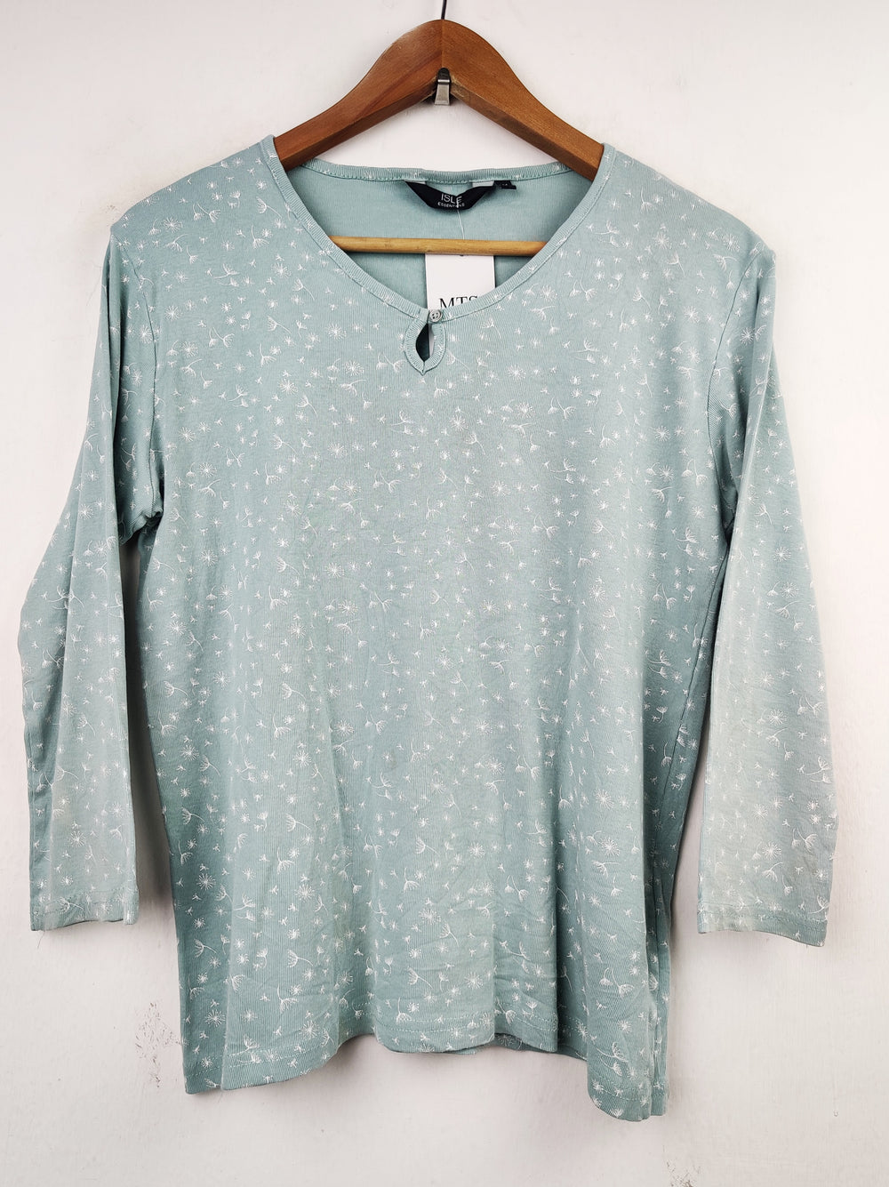 Buy online pre-used pre-loved 100% authentic & Original branded Isle (FS-1336) available in Pakistan. Top international brands avilable.