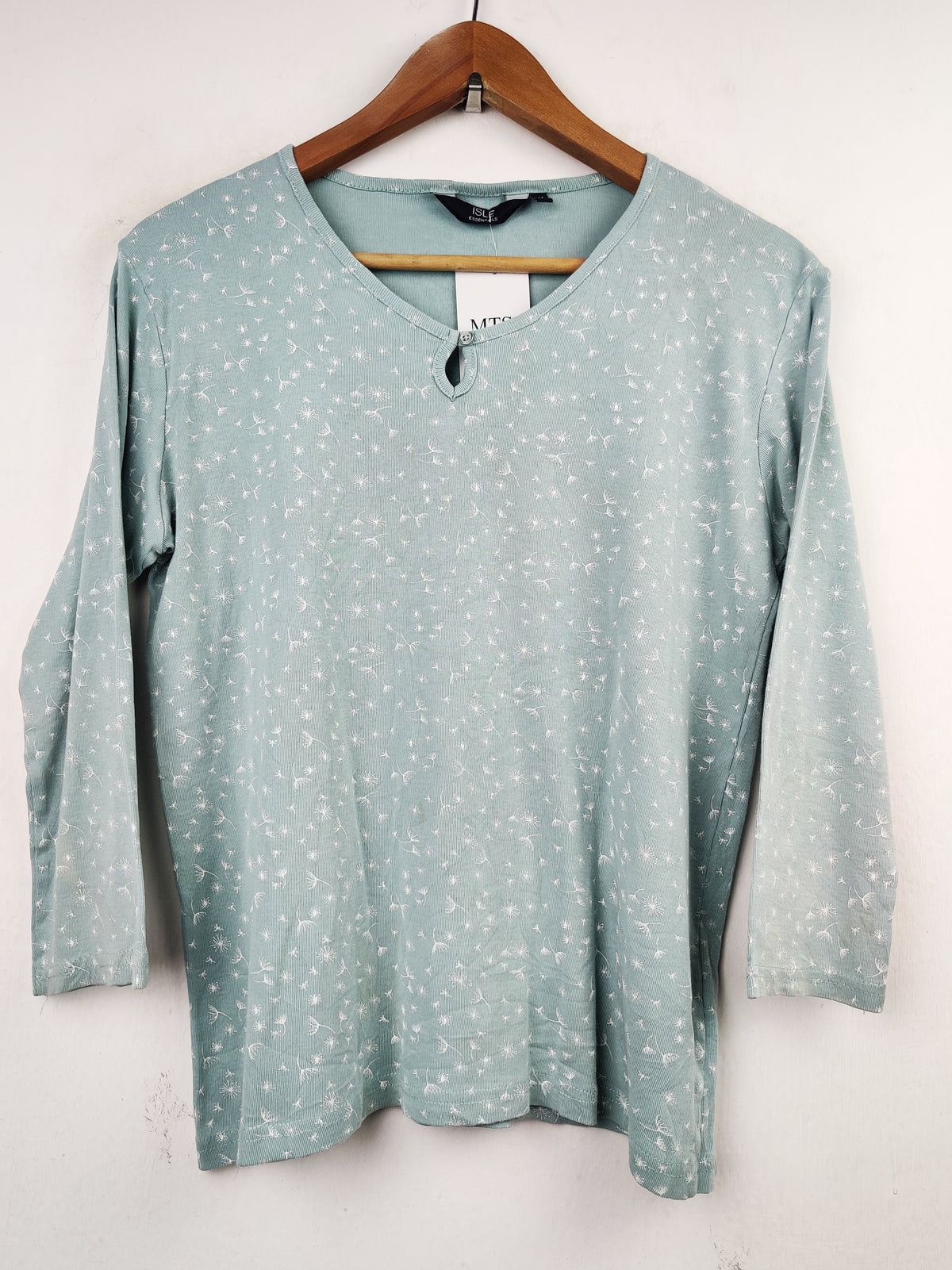 Buy online pre-used pre-loved 100% authentic & Original branded Isle (FS-1336) available in Pakistan. Top international brands avilable.