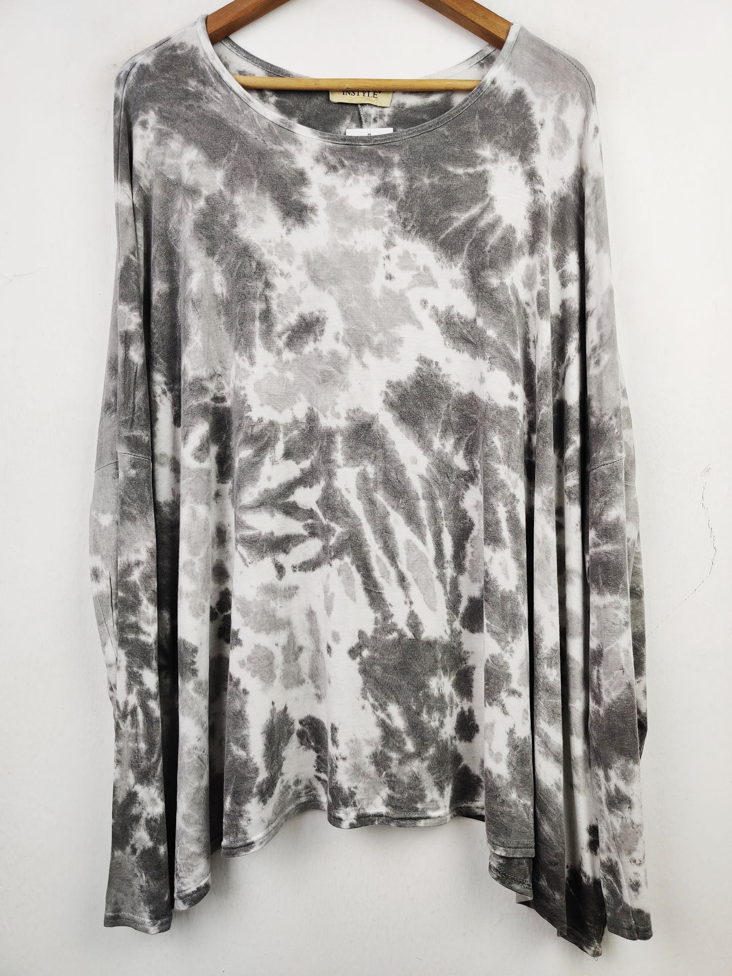 Buy online pre-used pre-loved 100% authentic & Original branded Instyle (FS-1432) available in Pakistan. Top international brands avilable.