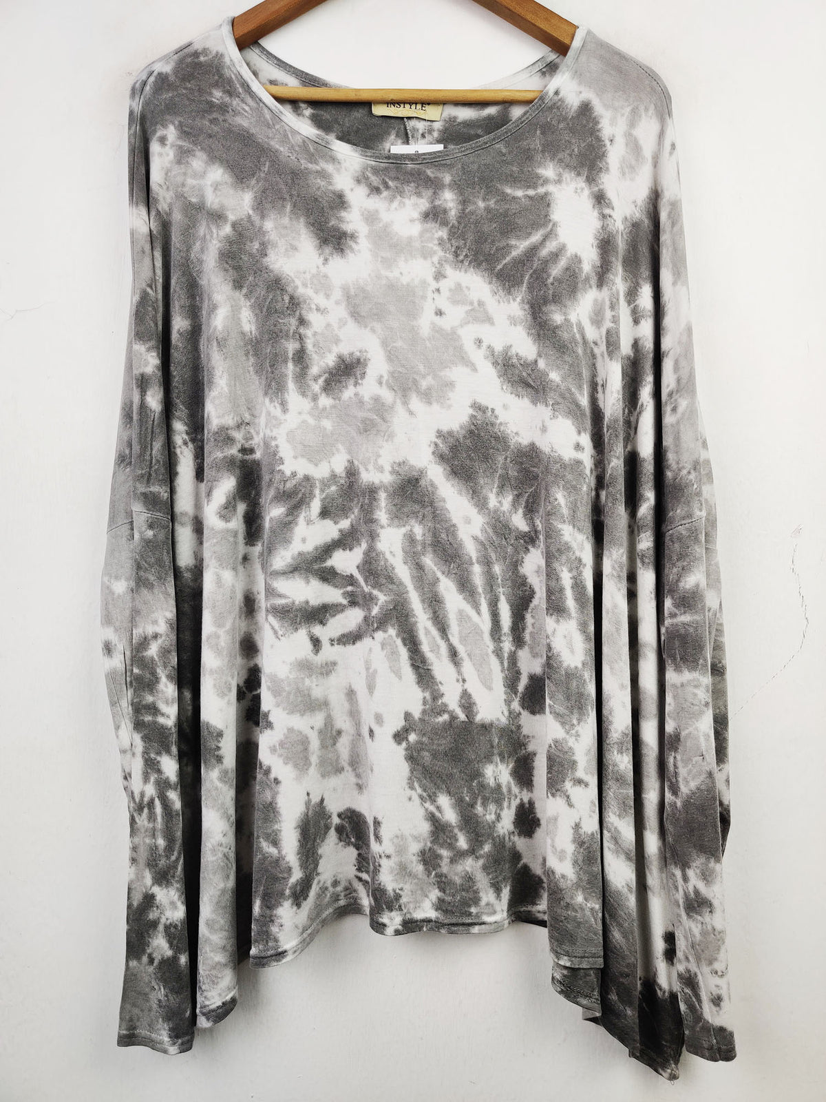 Buy online pre-used pre-loved 100% authentic & Original branded Instyle (FS-1432) available in Pakistan. Top international brands avilable.