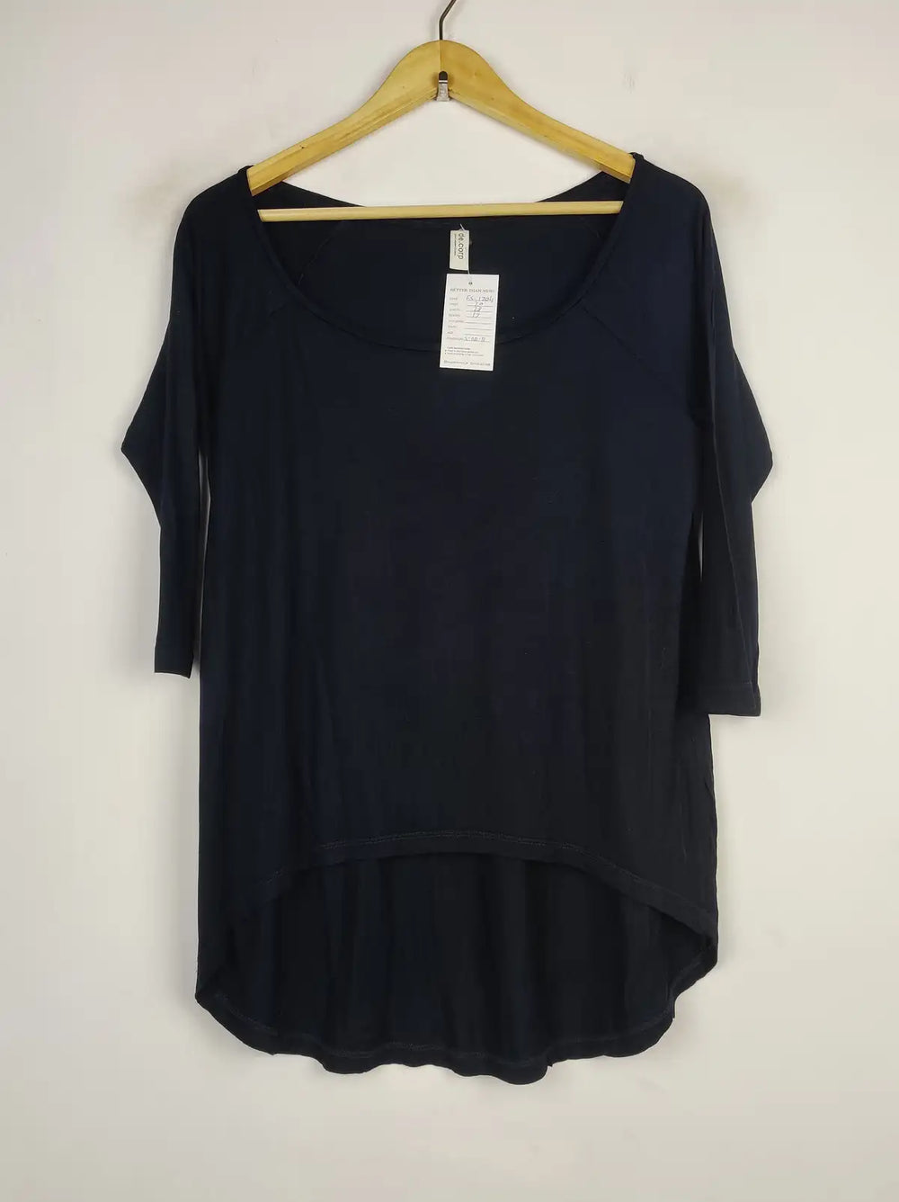 Buy online pre-used pre-loved 100% authentic & Original branded De. Crop (FS-1704) available in Pakistan. Top international brands avilable.