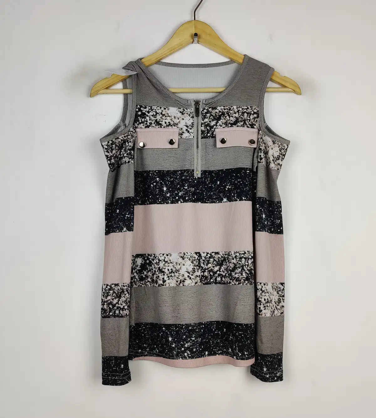 Buy online pre-used pre-loved 100% authentic & Original branded Unknown Brand (FS-1746) available in Pakistan. Top international brands avilable.