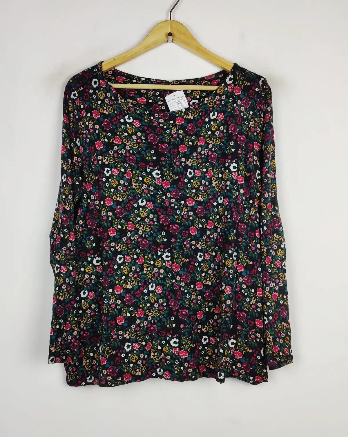 Buy online pre-used pre-loved 100% authentic & Original branded Unknown Brand (FS-1773) available in Pakistan. Top international brands avilable.