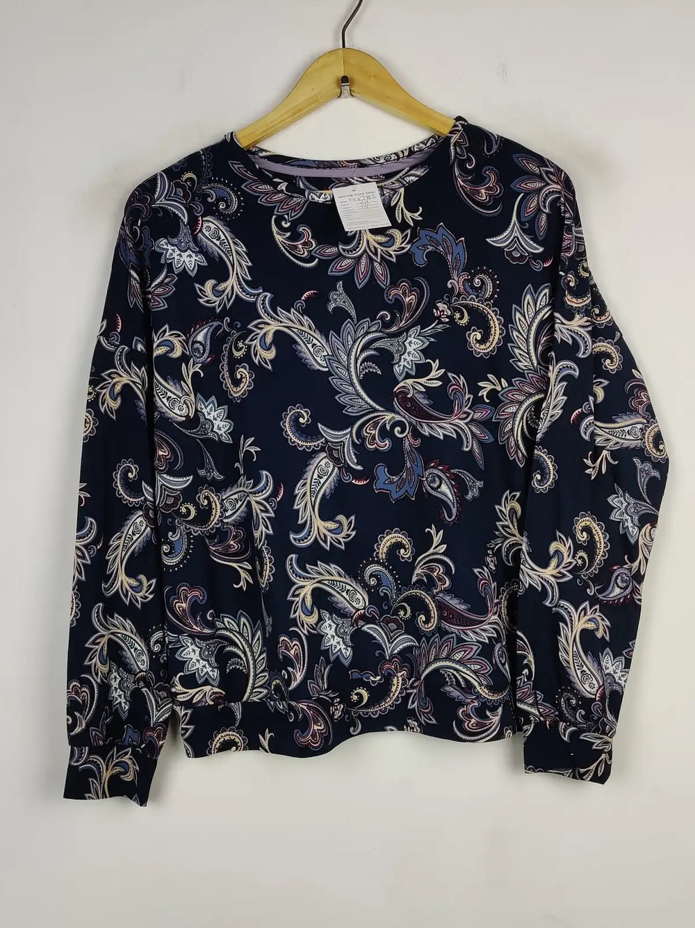 Buy online pre-used pre-loved 100% authentic & Original branded Unknown Brand (FS-1782) available in Pakistan. Top international brands avilable.