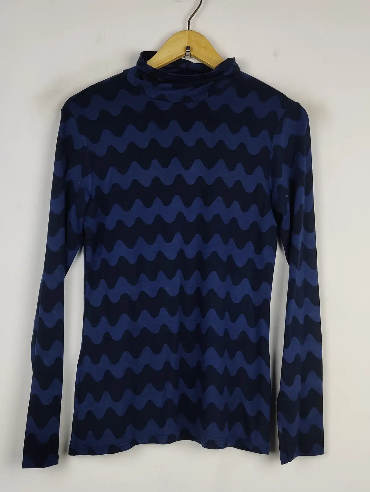 Buy online pre-used pre-loved 100% authentic & Original branded Unknown Brand (FS-1789) available in Pakistan. Top international brands avilable.
