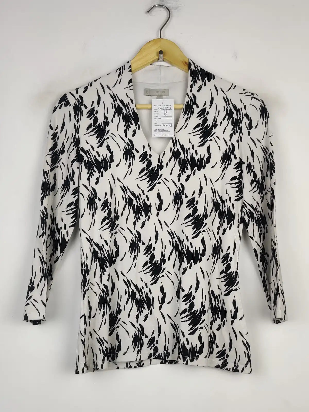Buy online pre-used pre-loved 100% authentic & Original branded Hobbs (FS-1953) available in Pakistan. Top international brands avilable.
