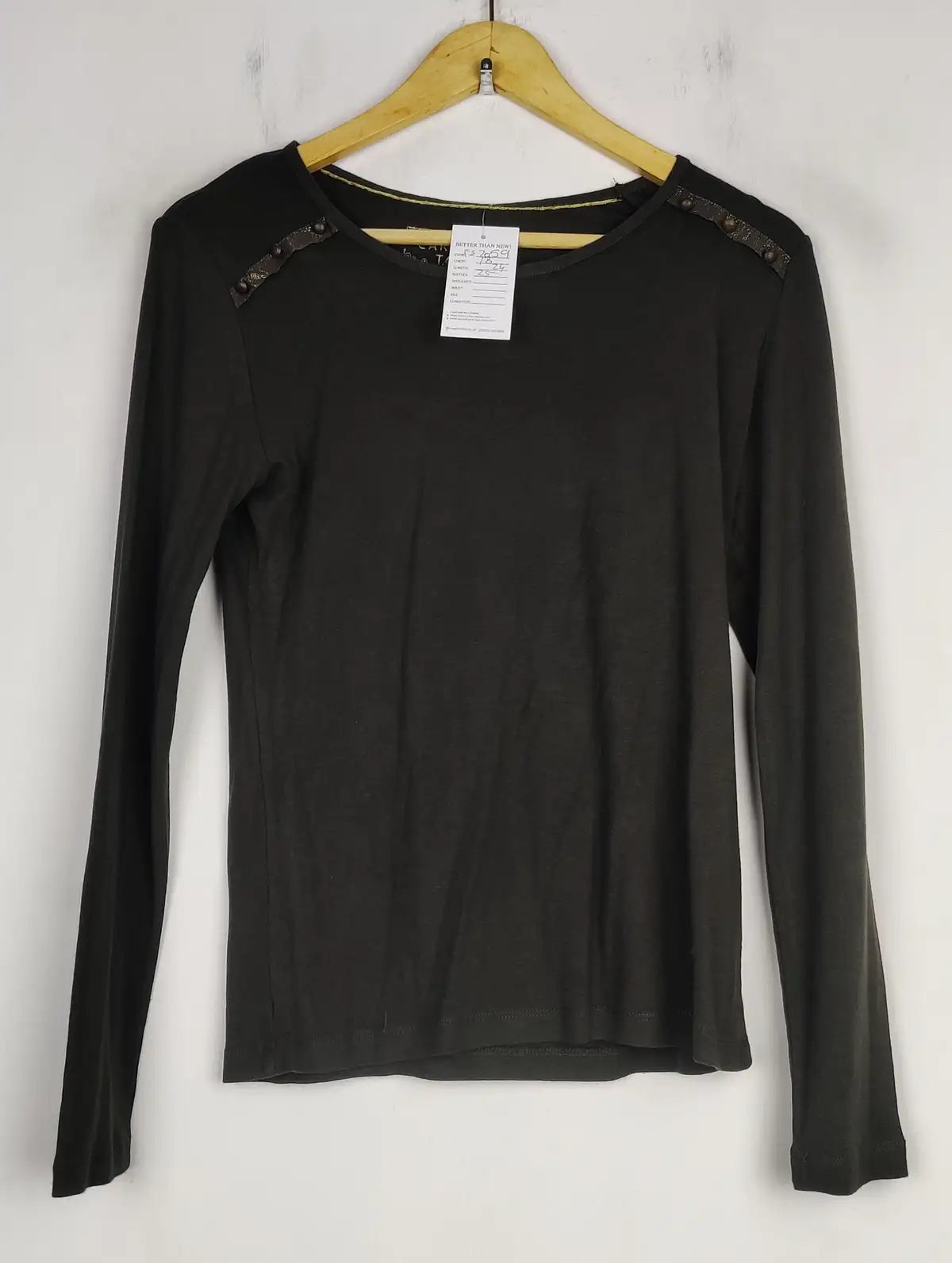 Buy online pre-used pre-loved 100% authentic & Original branded Caroll (FS-2059) available in Pakistan. Top international brands avilable.