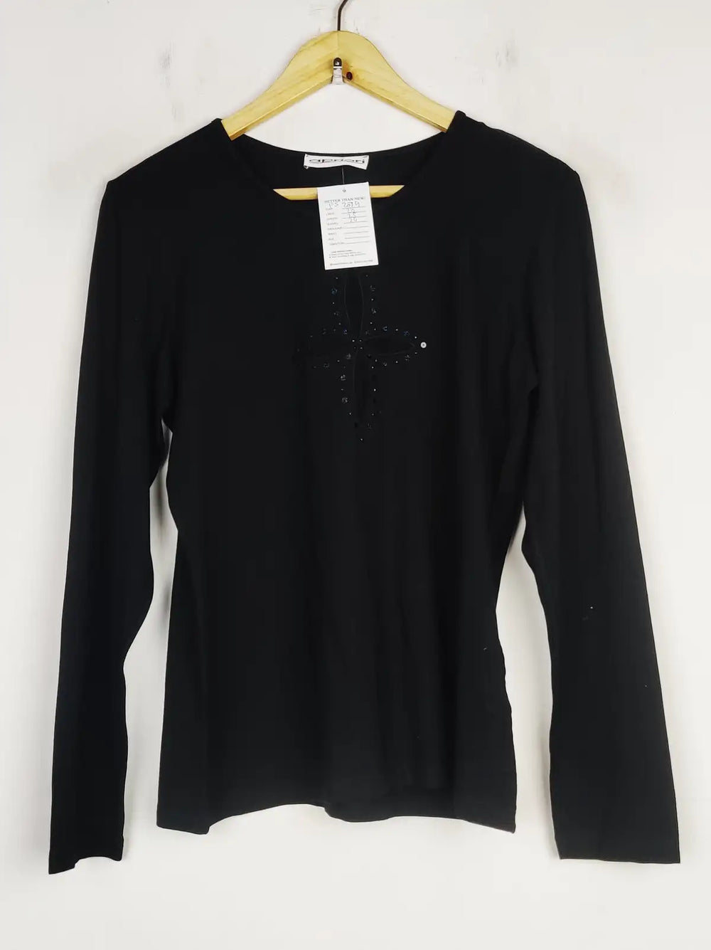 Buy online pre-used pre-loved 100% authentic & Original branded Apriori (FS-2074) available in Pakistan. Top international brands avilable.