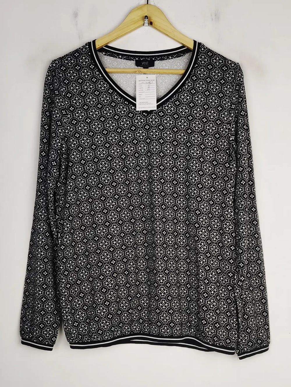 Buy online pre-used pre-loved 100% authentic & Original branded Yest (FS-2087) available in Pakistan. Top international brands avilable.