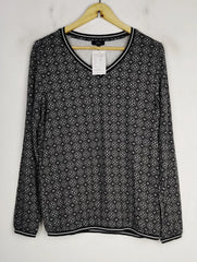 Buy online pre-used pre-loved 100% authentic & Original branded Yest (FS-2087) available in Pakistan. Top international brands avilable.