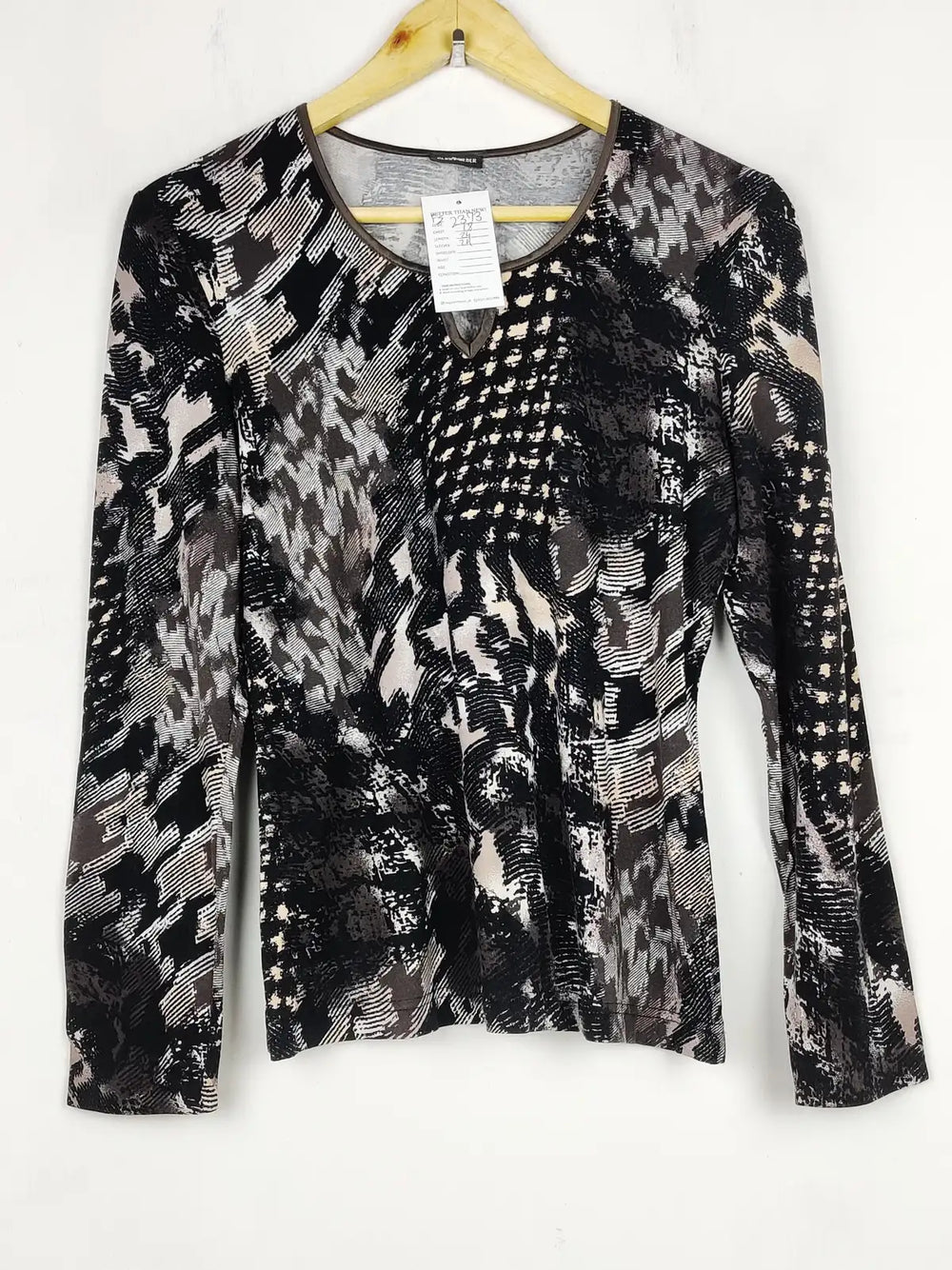 Buy online pre-used pre-loved 100% authentic & Original branded Gerry Weber (FS-2373) available in Pakistan. Top international brands avilable.